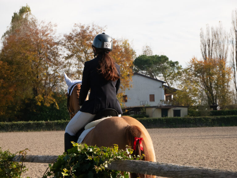 ragazza a cavallo